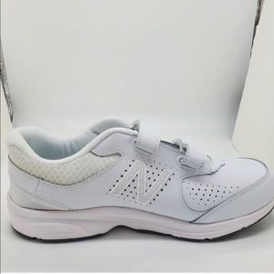 White New Balance Women's Walking Shoes - Sz 8.5 M